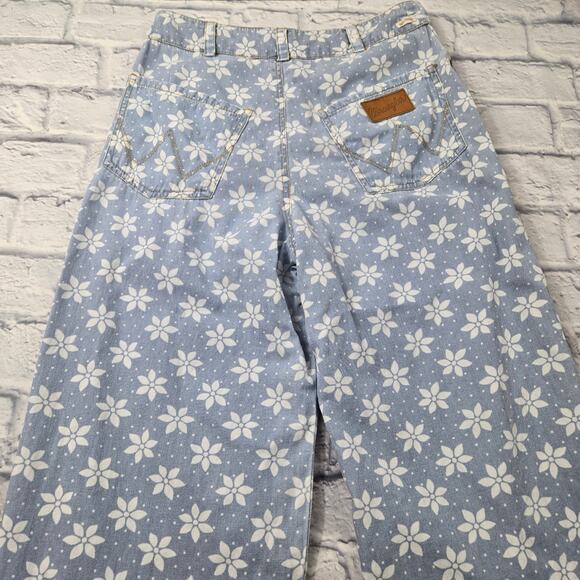 Wrangler X Billabong Women's Perfect Pair Daisy Floral Jeans Blue Chambray sz 28 - Picture 13 of 16